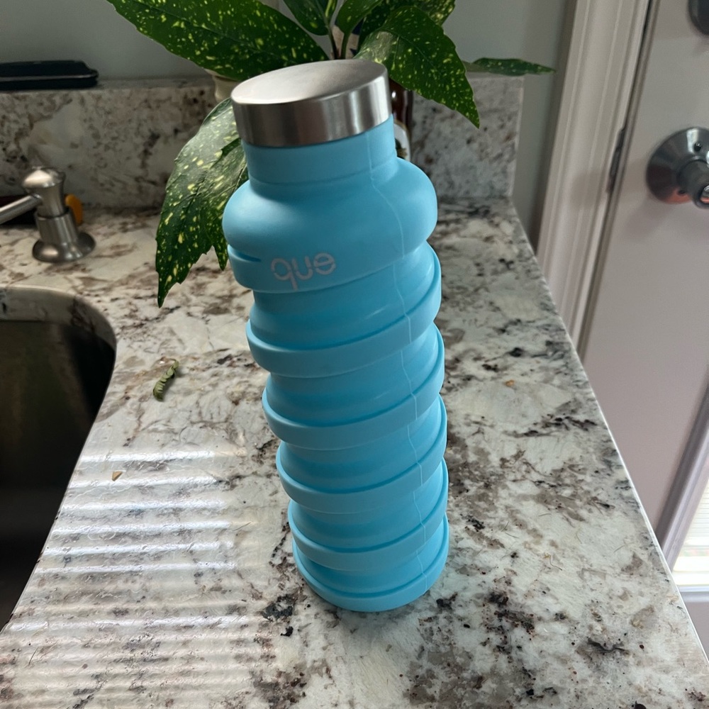 Que Bottle - Picture 2 of 2